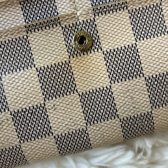 🤍🩶 Louis Vuitton Damier Azur Sarah Wallet - Picture 6 of 16